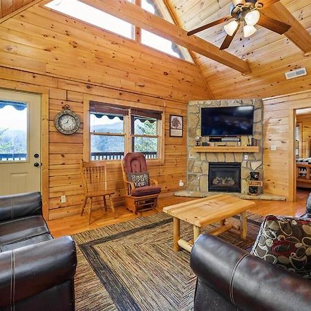 Spacious Smokies Cabin - Hot Tub With Mountain Views Gatlinburg Exterior foto